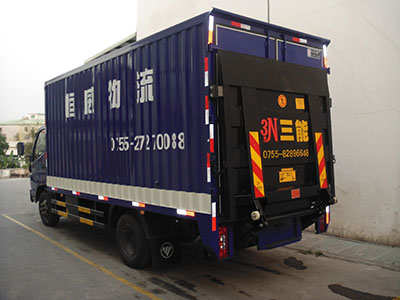 小型尾板貨車，靈活運(yùn)輸，輕松應(yīng)對(duì)各種場(chǎng)景